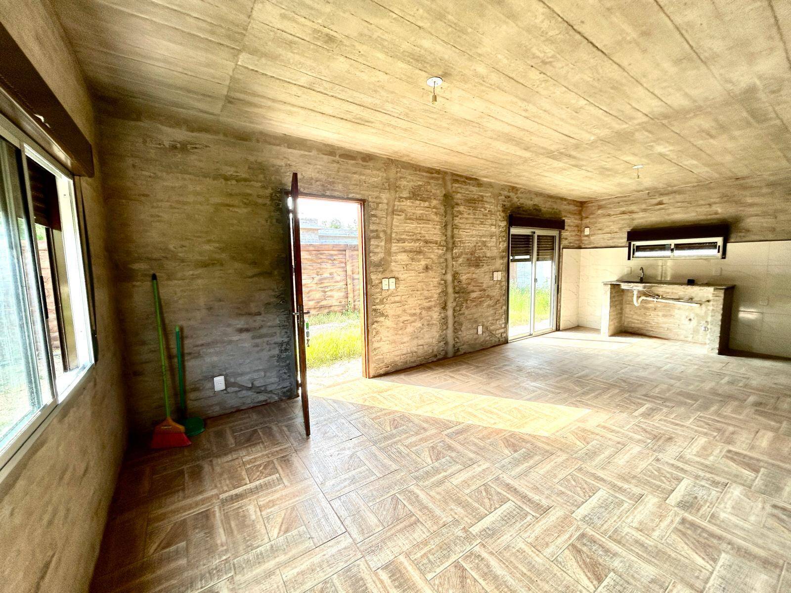#1239 - Casa para Alquiler en Parque del Plata - UY-CA