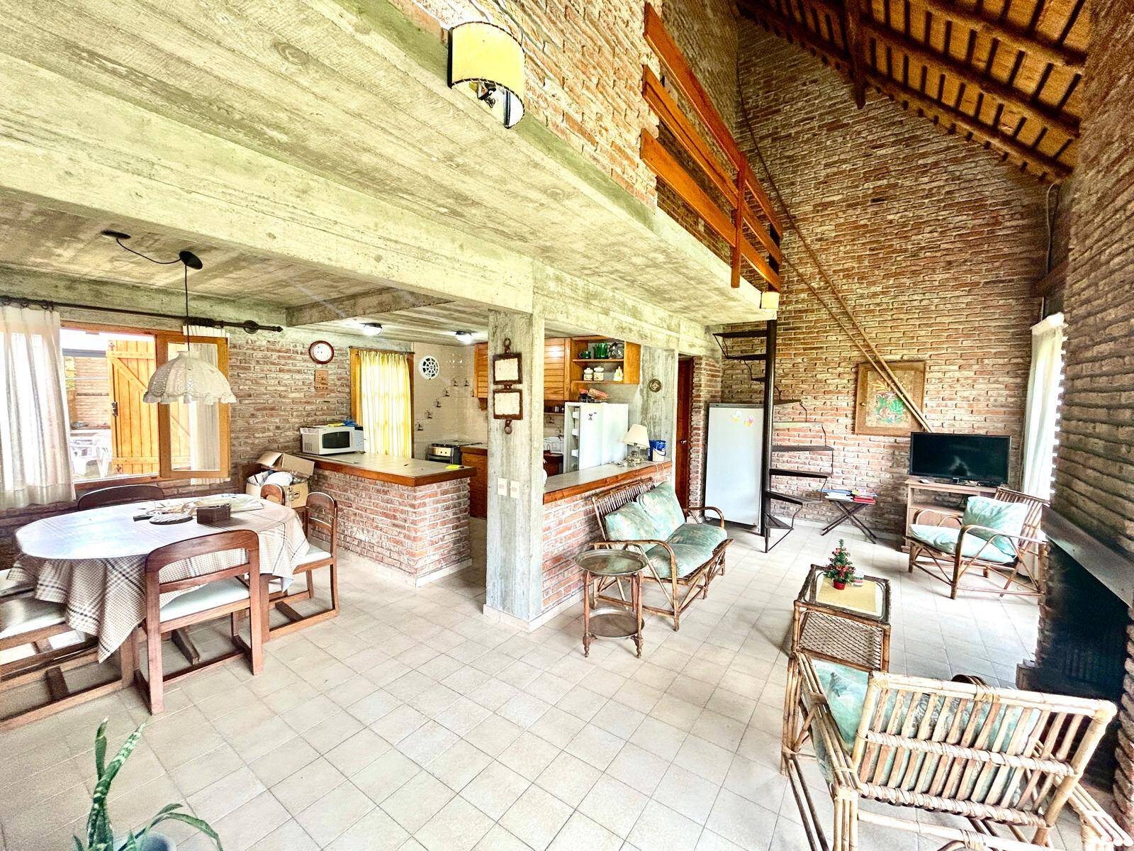 #1068 - Casa para Temporada en Atlántida - UY-CA