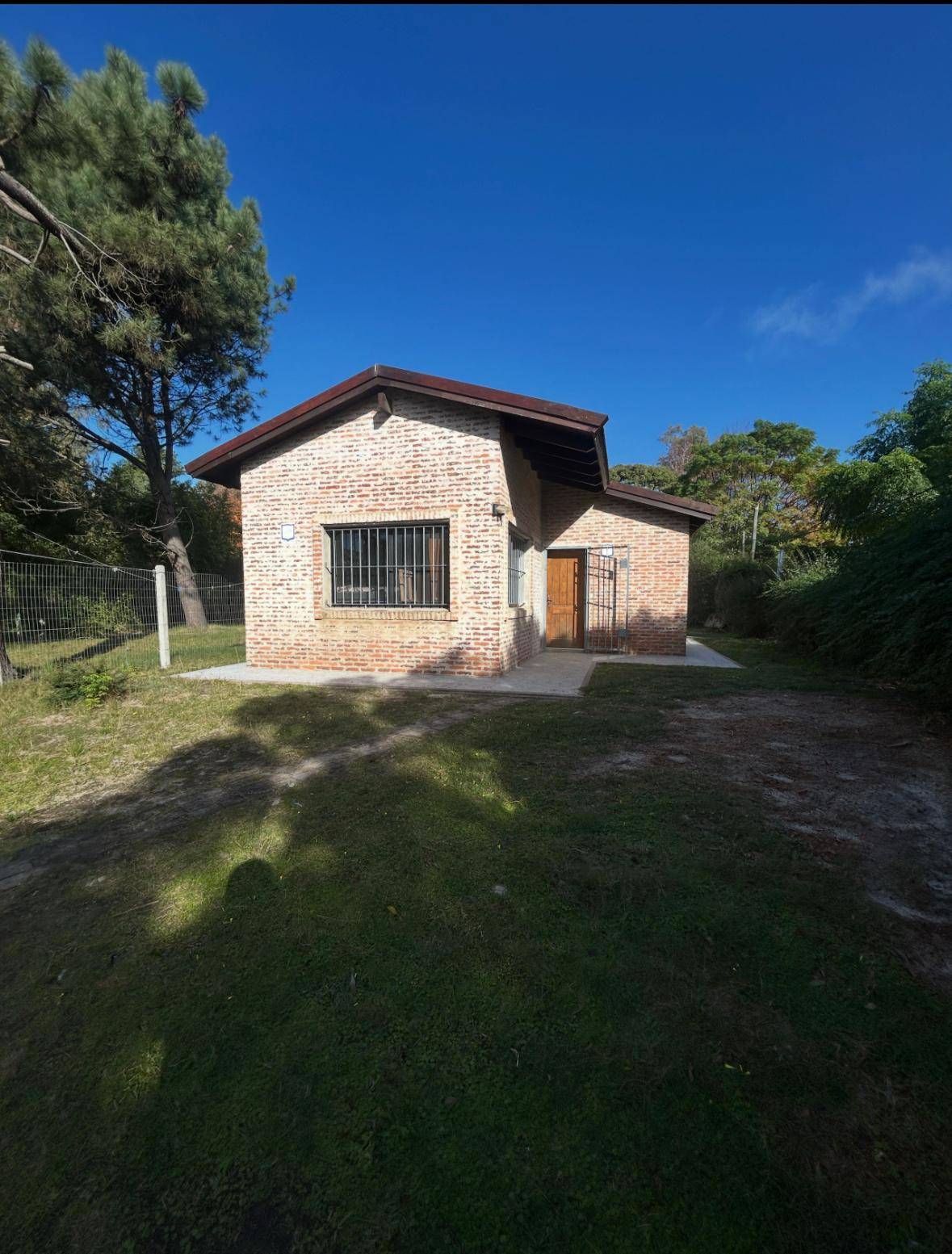 #1472 - Casa para Alquiler en Las Toscas - UY-CA