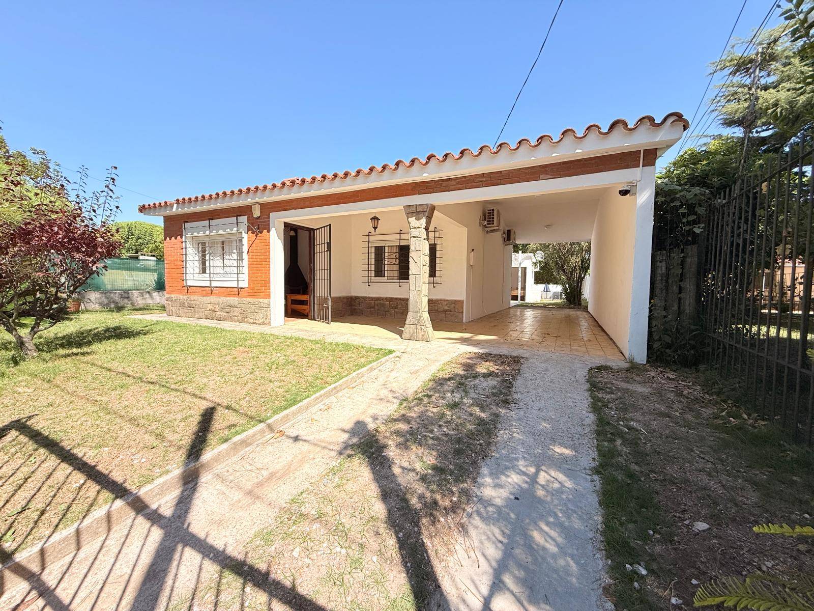 #1496 - Casa para Temporada en Las Toscas - UY-CA